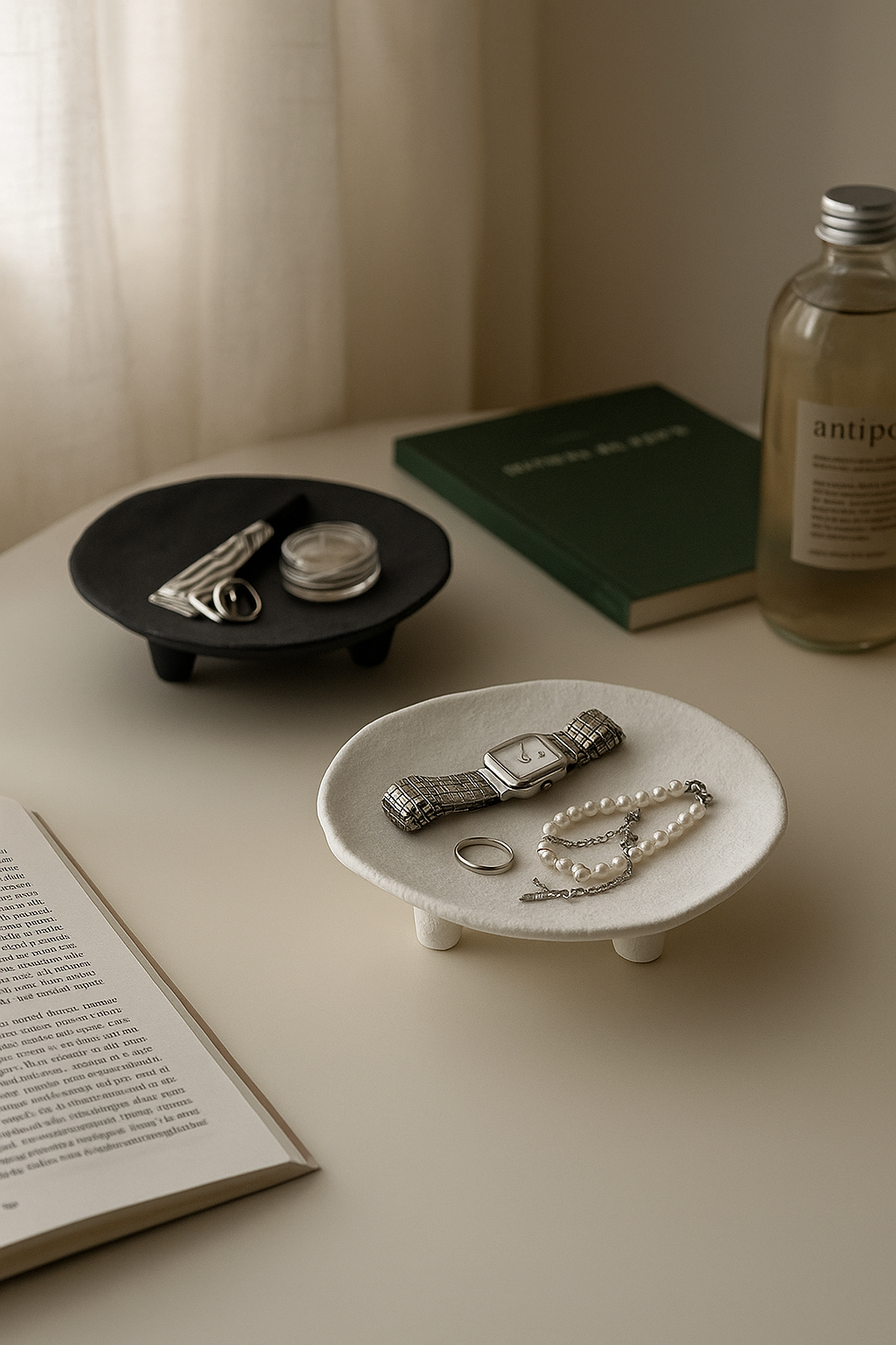 Creative Three-Legged Ceramic Jewelry Tray – Multifunctional Oval Accessory Dish