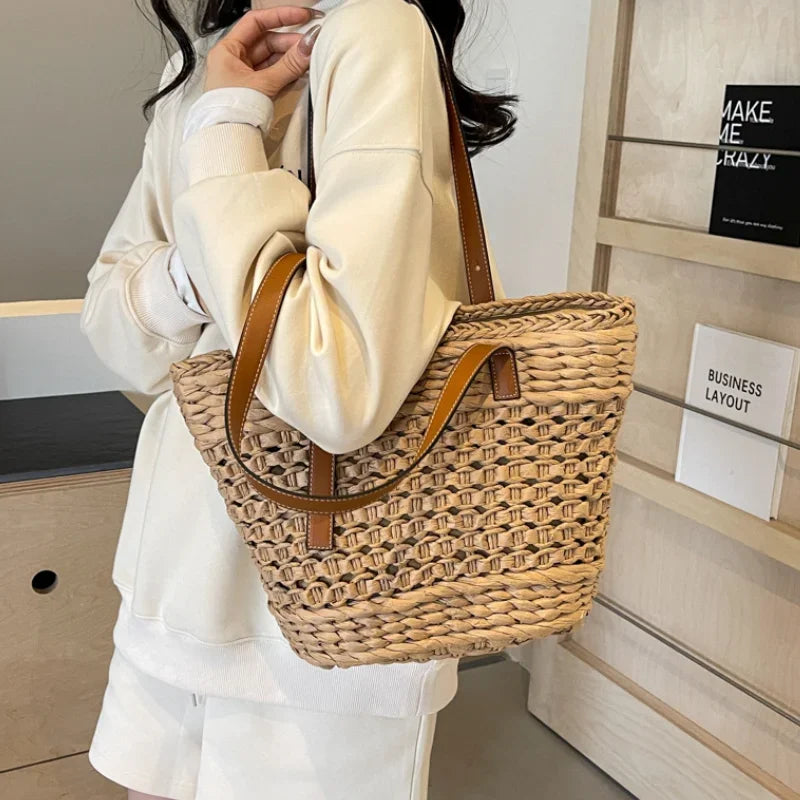 Woven Straw Beach Bag – Vintage Rattan Tote with Hollow-Out Design