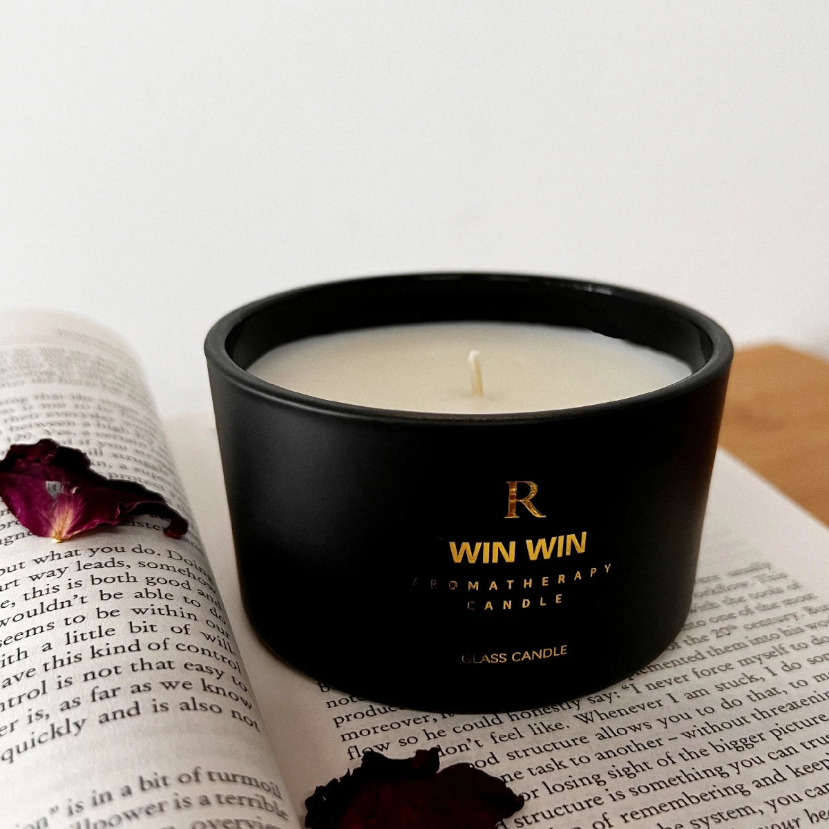 Noir Élixir – Black Glass Soy Candle (Lavender & Velvet Rose)