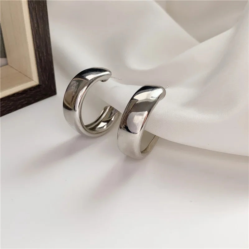 Minimalist Pearl Circle Earrings – Timeless & Versatile Women’s Jewelry