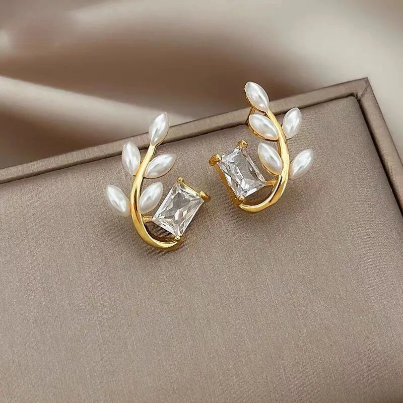 Minimalist Pearl Circle Earrings – Timeless & Versatile Women’s Jewelry