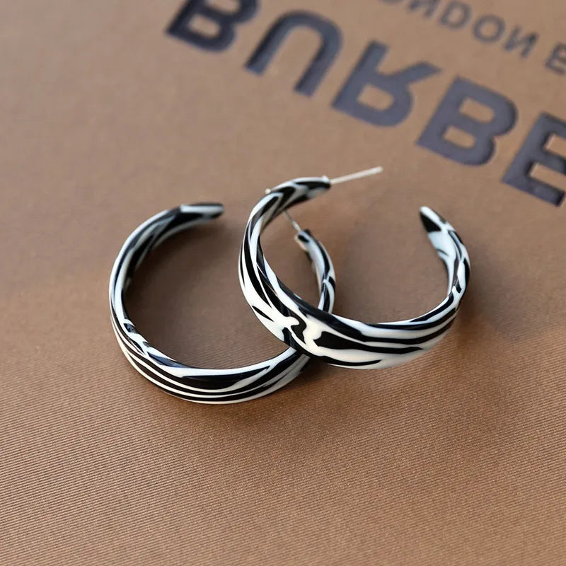 Lavender Purple Stud Earrings – Golden Twisted Art Design for Women