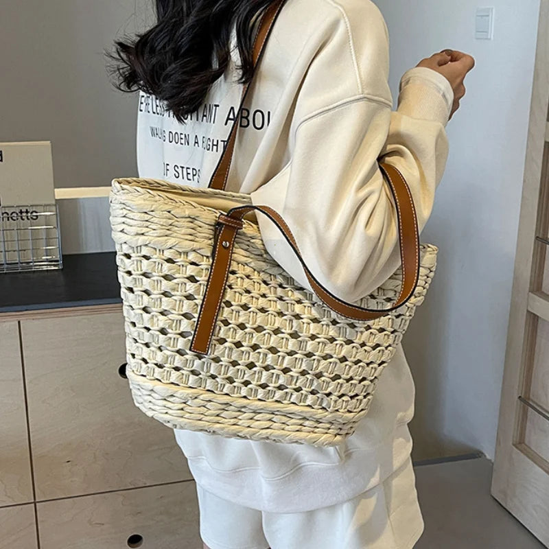 Woven Straw Beach Bag – Vintage Rattan Tote with Hollow-Out Design